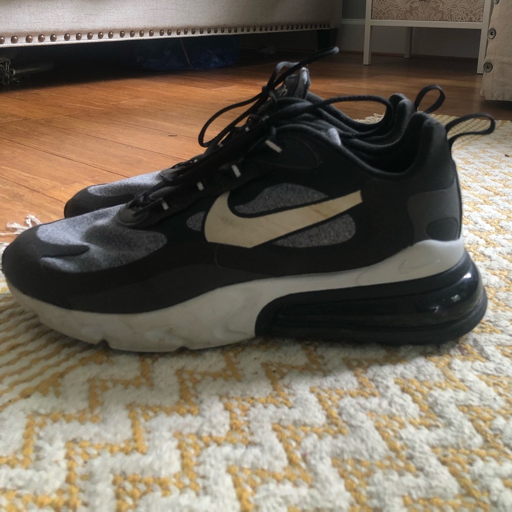 Women’s Nike air max 270- Slightly used in great condition!